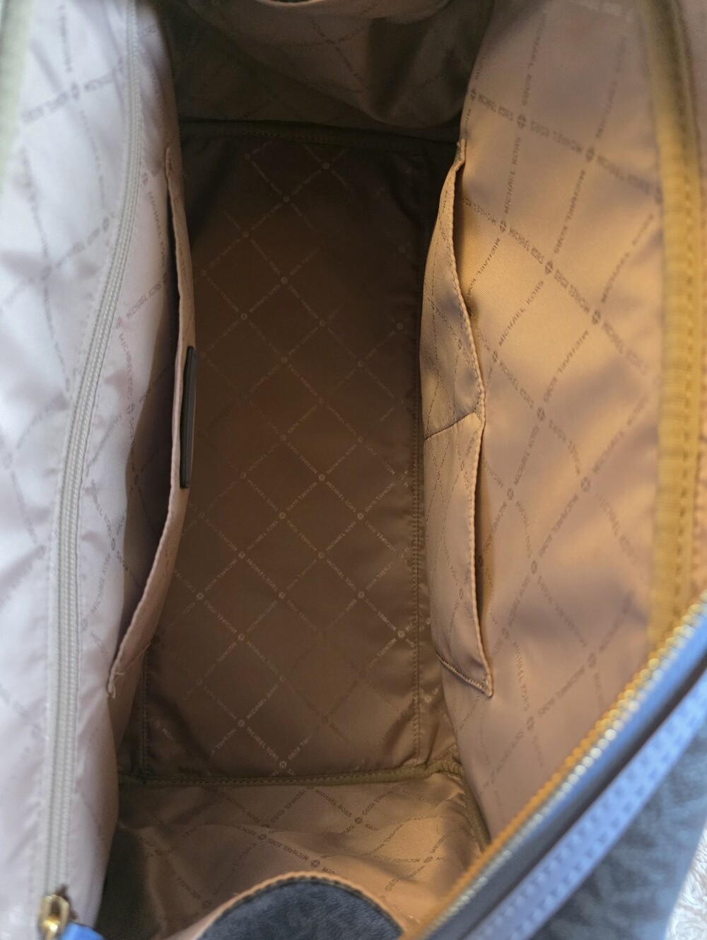 Michael Kors Extra Large Weekender Bag - Picture 8 of 16